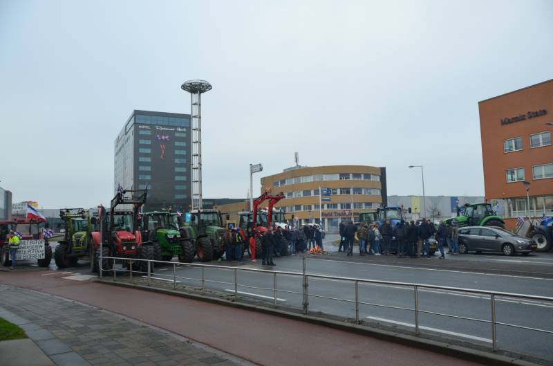 Geen bussen en afgesloten wegen door boerenprotest