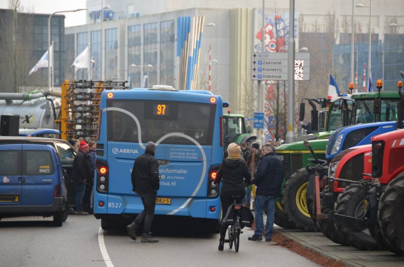 Geen bussen en afgesloten wegen door boerenprotest