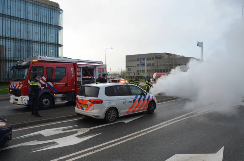 Brandweer blust protestvuur van demonstrerende boeren