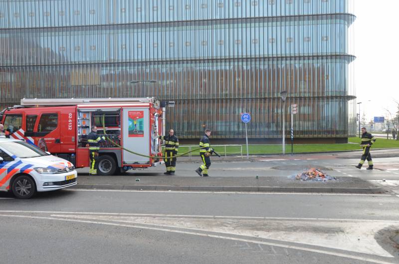 Brandweer blust protestvuur van demonstrerende boeren