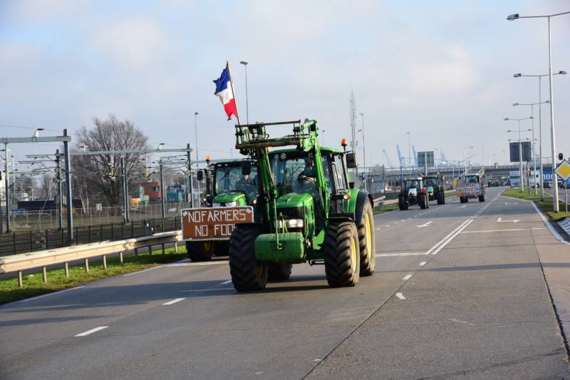 Boerenprotest bij ingang Shell