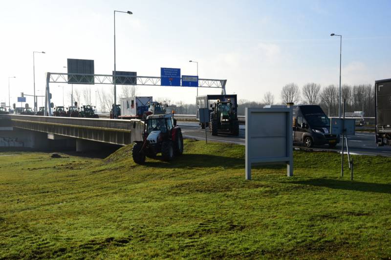 Boerenprotest bij ingang Shell