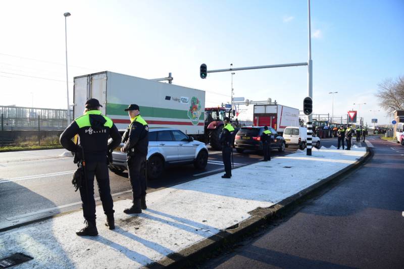 Boerenprotest bij ingang Shell