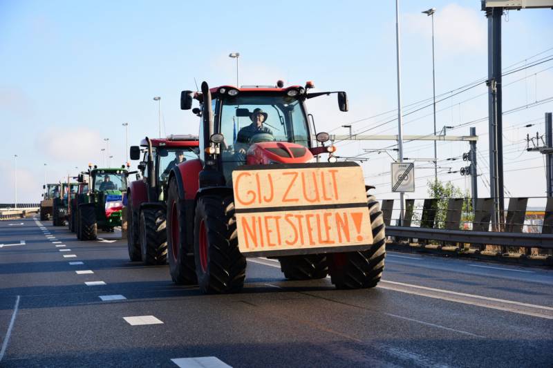 Boerenprotest bij ingang Shell