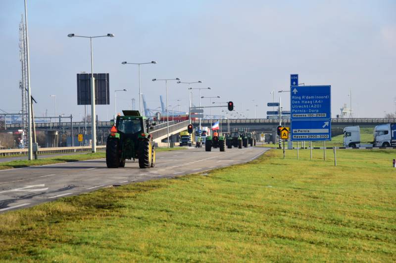 Boerenprotest bij ingang Shell
