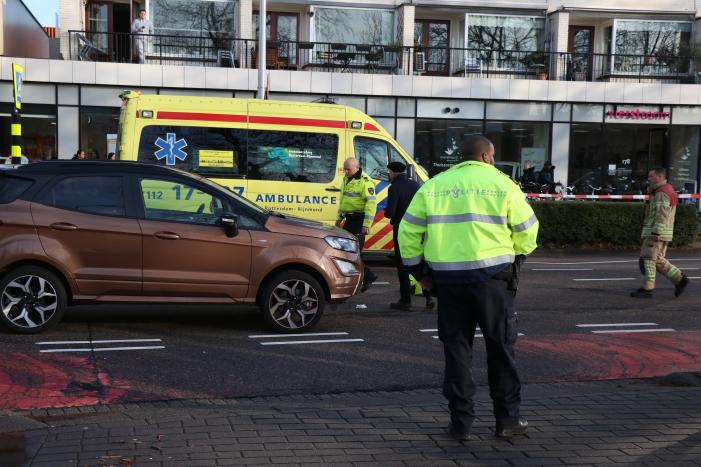 Kind komt onder auto bij aanrijding