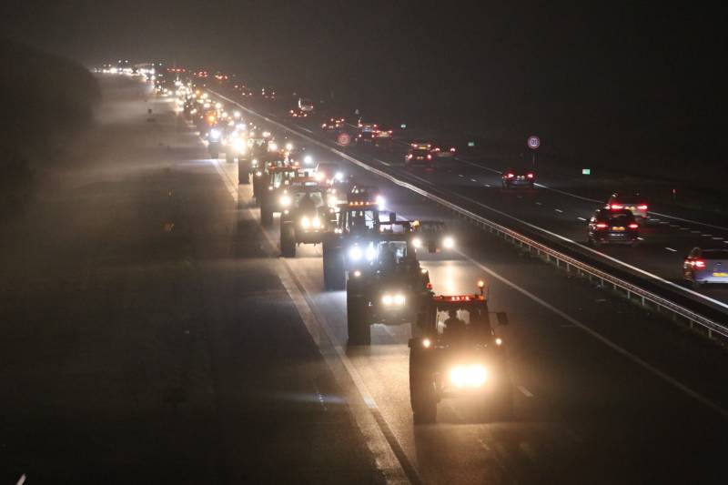 Tractoren zorgen voor files op snelweg