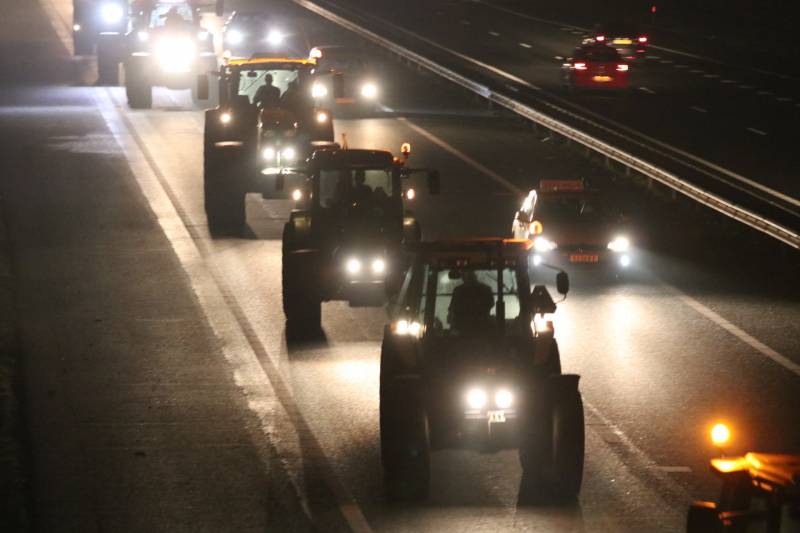 Tractoren zorgen voor files op snelweg