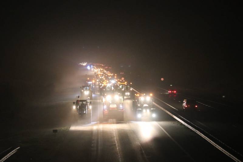 Tractoren zorgen voor files op snelweg