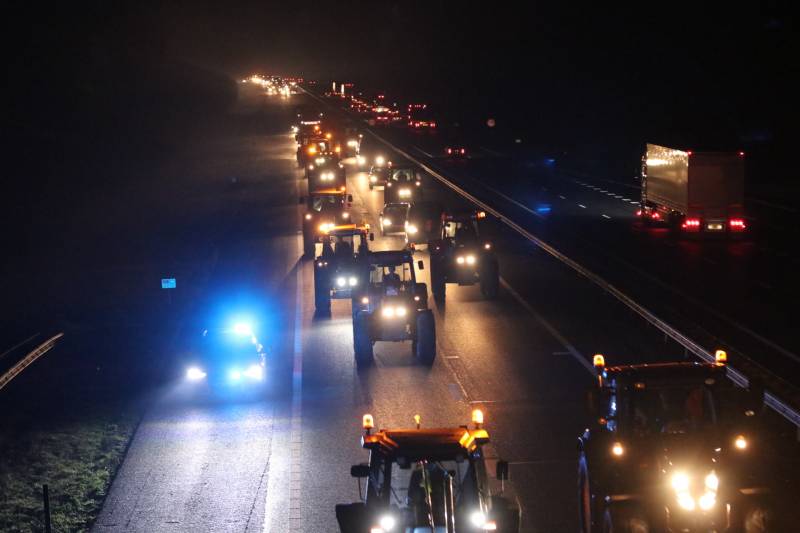 Tractoren zorgen voor files op snelweg