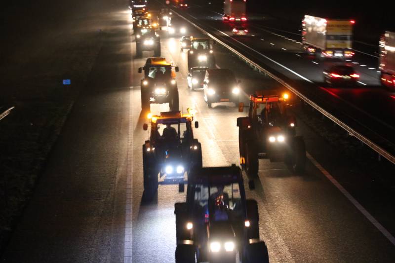 Tractoren zorgen voor files op snelweg
