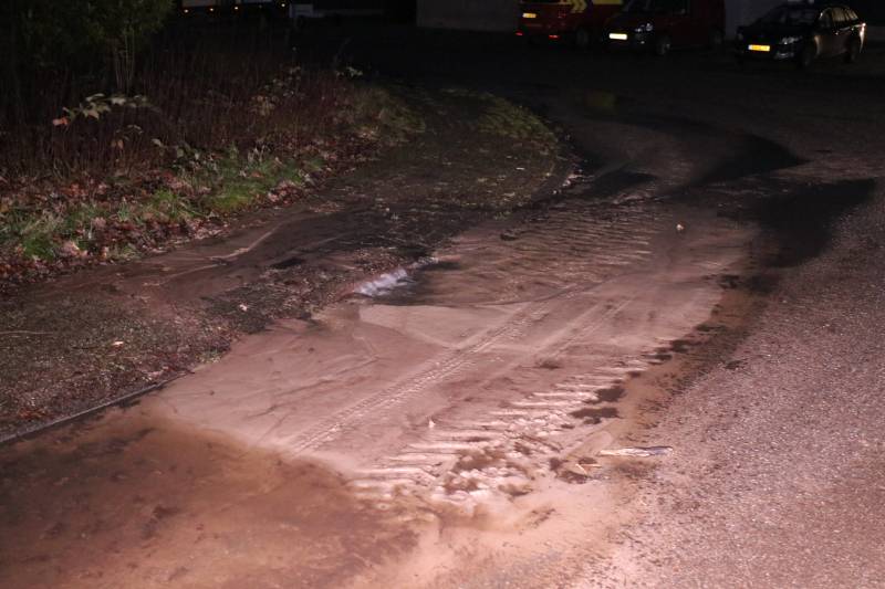 Straat blank na waterleidingbreuk