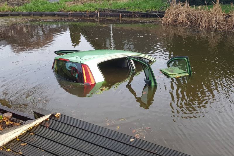 Auto te water geraakt
