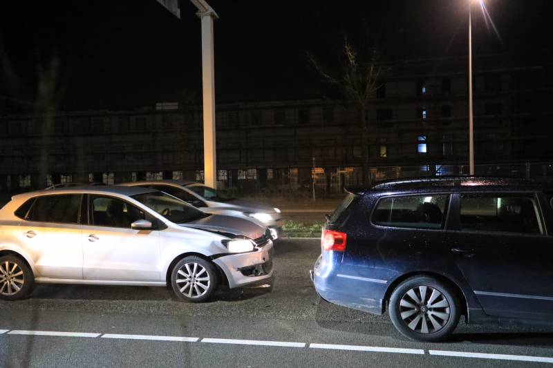 Drie auto's betrokken bij kop-staat aanrijding