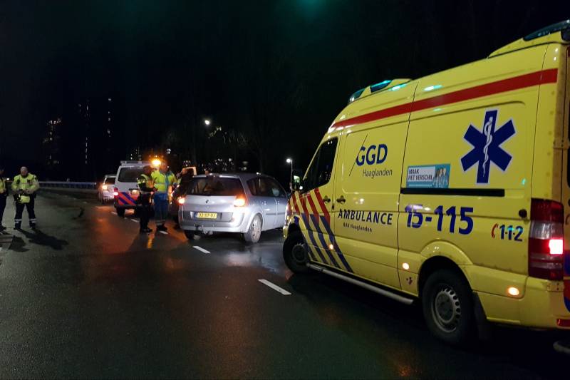 Enorme schade bij aanrijding twee auto's