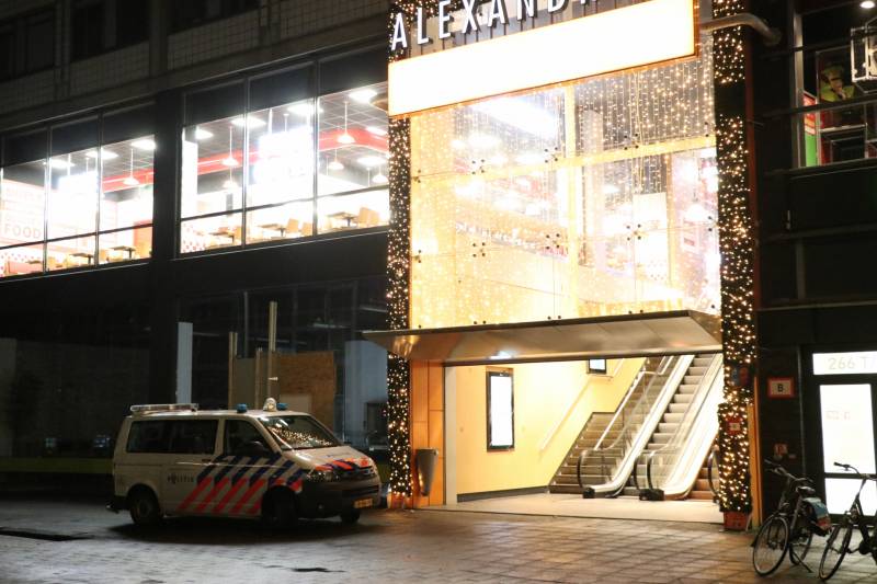 Vuurwapenzwaaier (20) metrostation Rotterdam-Alexander opgespoord en aangehouden