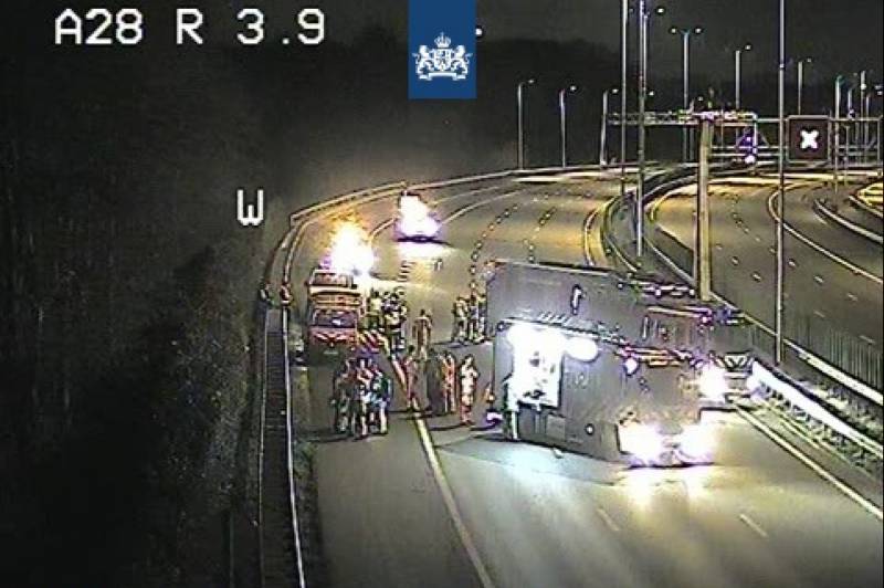 Snelweg afgesloten na lekkend ammonia tankwagen