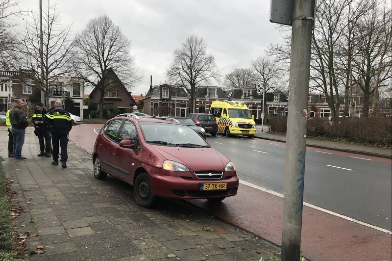 E-biker gewond na botsing met auto