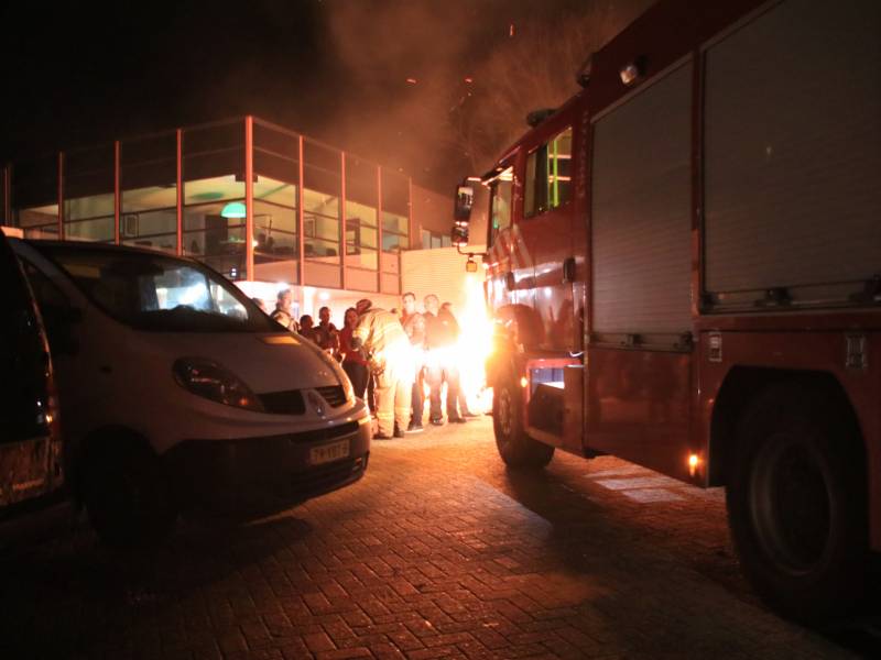 Autobrand blijkt vreugdevuur bij kerstborrel