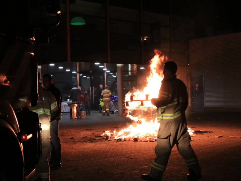 Autobrand blijkt vreugdevuur bij kerstborrel