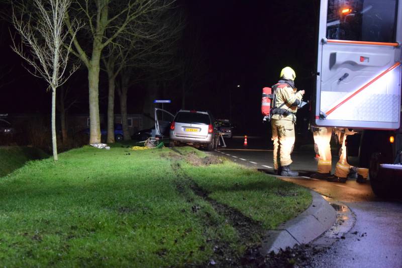 Auto total-loss na botsing met lantarenpaal
