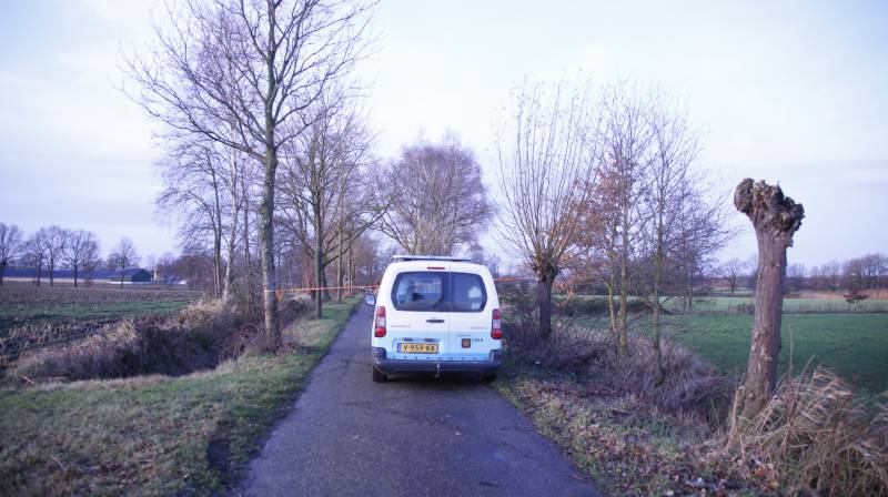 Vaten aangetroffen in sloot