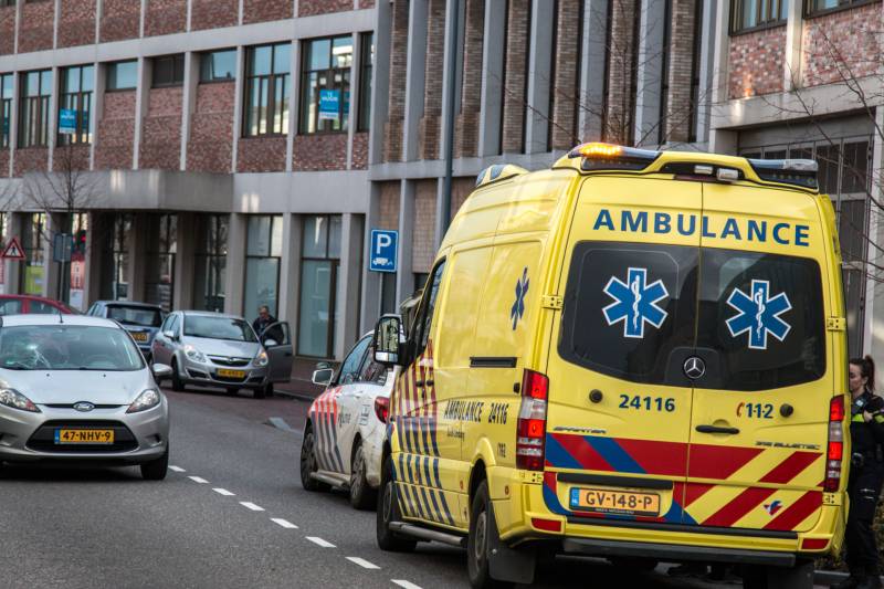 Persoon geschept door auto