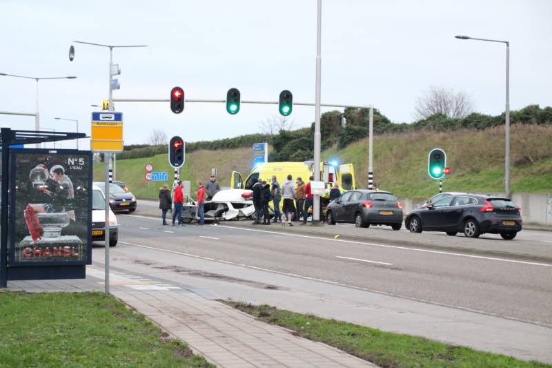 Man zwaargewond na aanrijding
