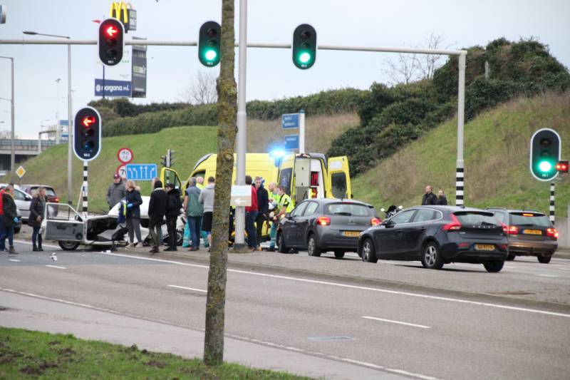 Man zwaargewond na aanrijding