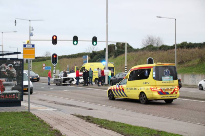 Man zwaargewond na aanrijding
