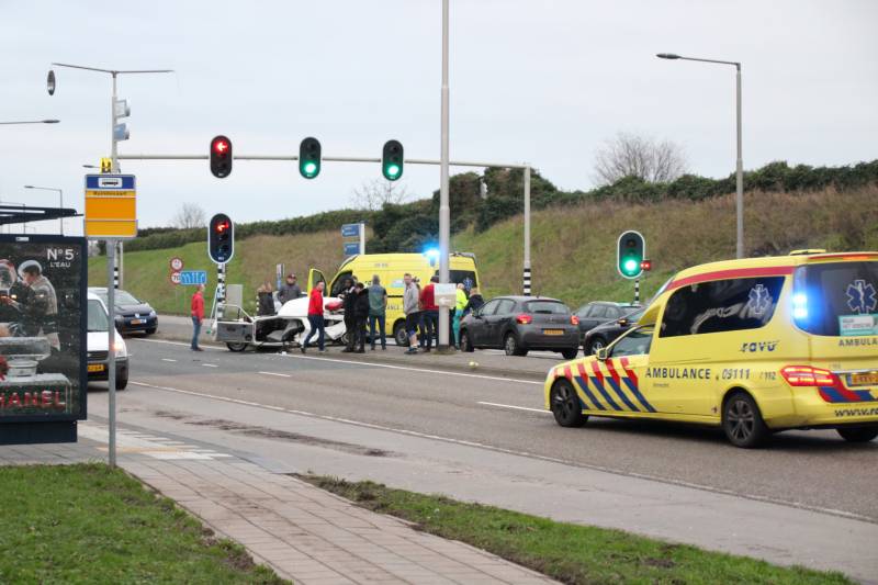 Man zwaargewond na aanrijding