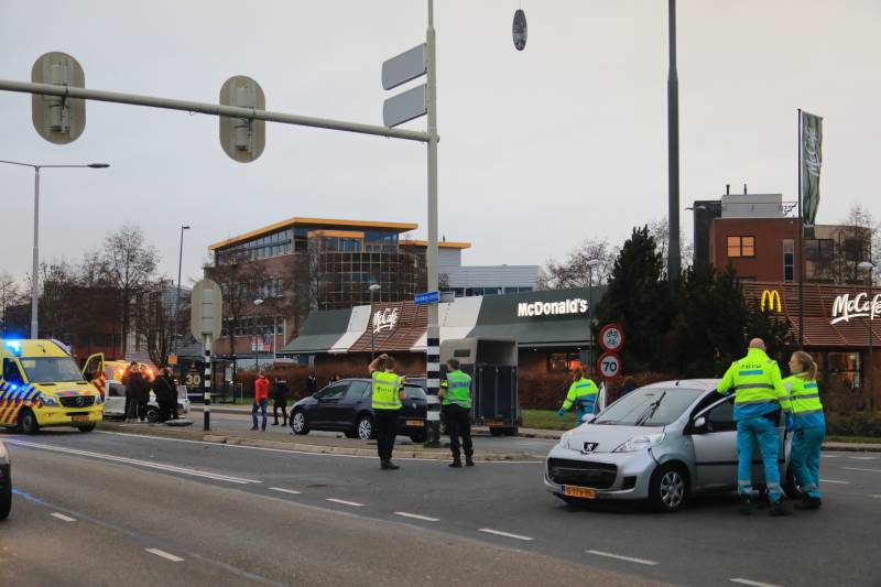 Man zwaargewond na aanrijding
