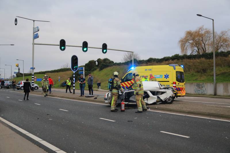 Man zwaargewond na aanrijding