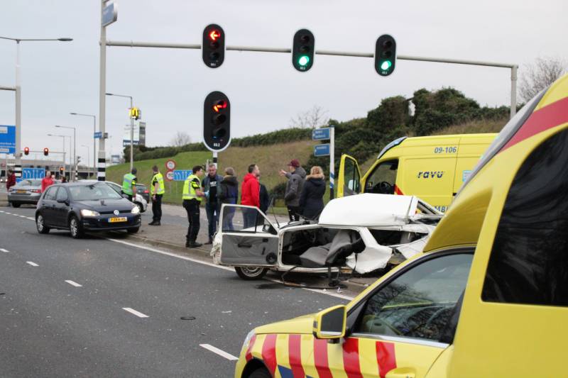 Man zwaargewond na aanrijding