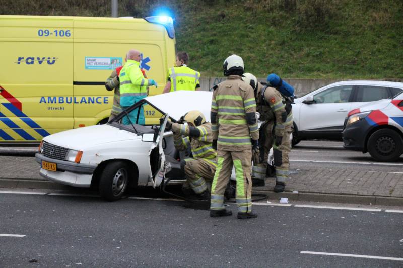 Man zwaargewond na aanrijding
