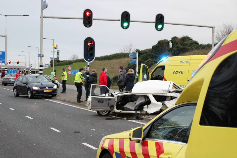 Man zwaargewond na aanrijding