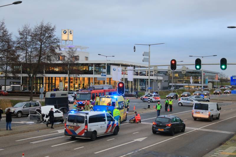 Man zwaargewond na aanrijding