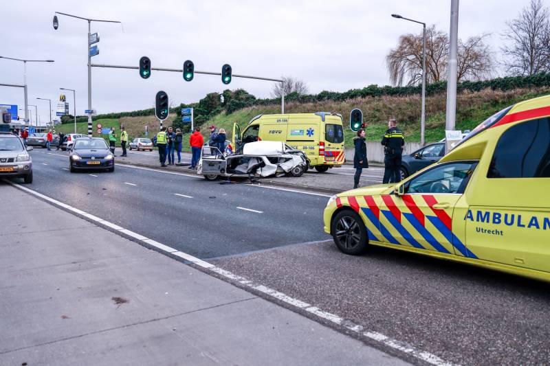 Man zwaargewond na aanrijding