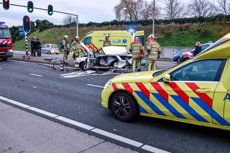Man zwaargewond na aanrijding
