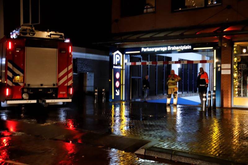 Parkeergarage vol rook