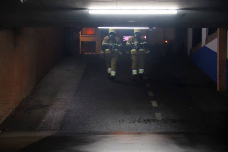 Parkeergarage vol rook