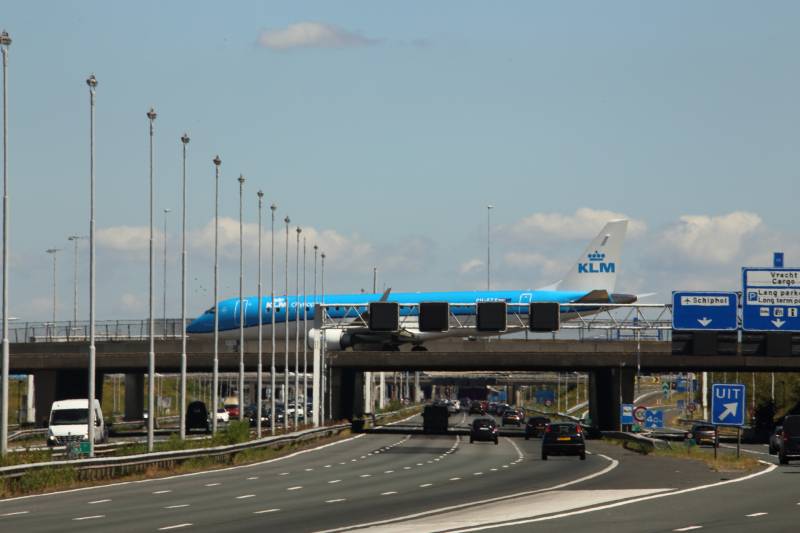 Verdacht pakketje in auto op parkeerterrein luchthaven Schiphol