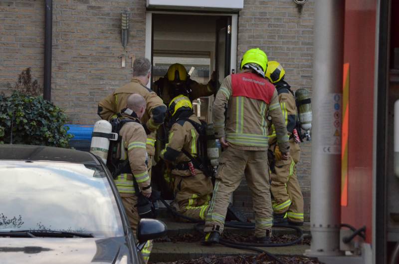 Brandje in kruipruimte snel onder controle