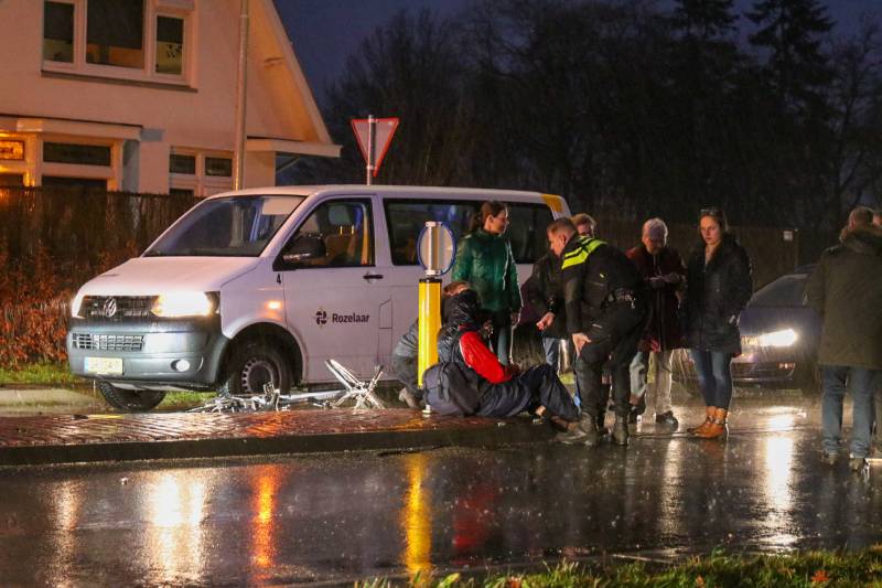 Overstekende fietser aangereden door auto