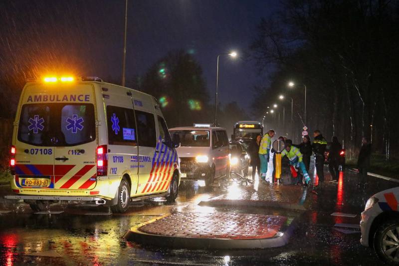 Overstekende fietser aangereden door auto