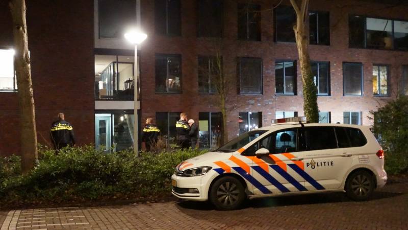 Politie doorzoekt school na melding verdachte situatie