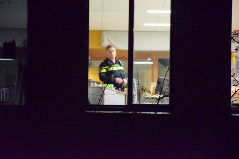Politie doorzoekt school na melding verdachte situatie