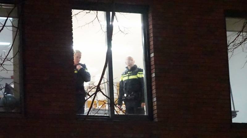 Politie doorzoekt school na melding verdachte situatie