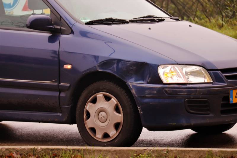 Gewonde na botsing op rotonde