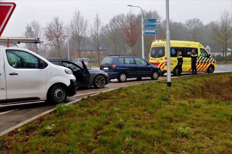 Gewonde na botsing op rotonde